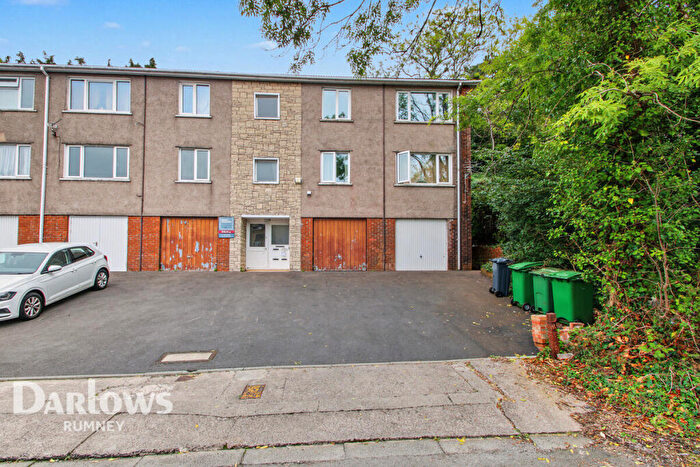 2 Bedroom Flat For Sale In Lynmouth Crescent, Cardiff, CF3