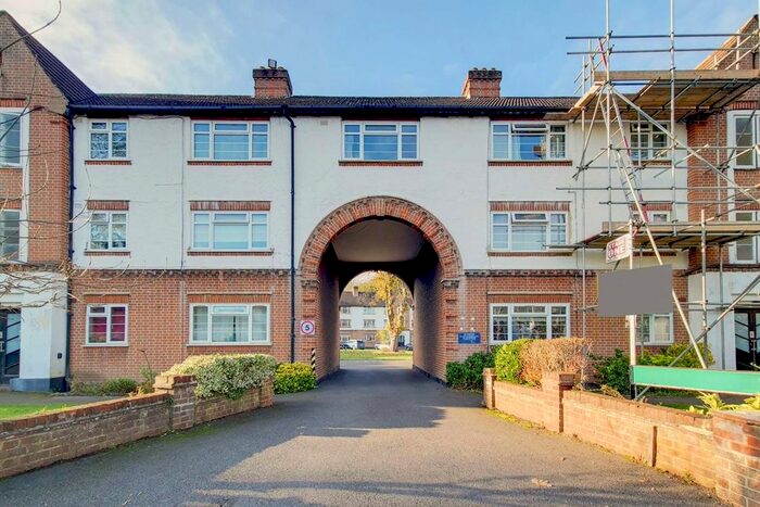 2 Bedroom Flat To Rent In Manor Road, Twickenham, TW2