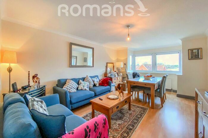 2 Bedroom Apartment To Rent In Denly Way, Lightwater, GU18