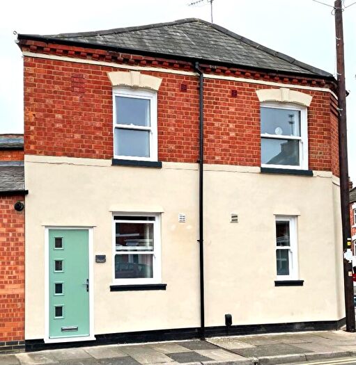 6 Bedroom Terraced House For Sale In Burns Street, Abington, Northampton, NN1