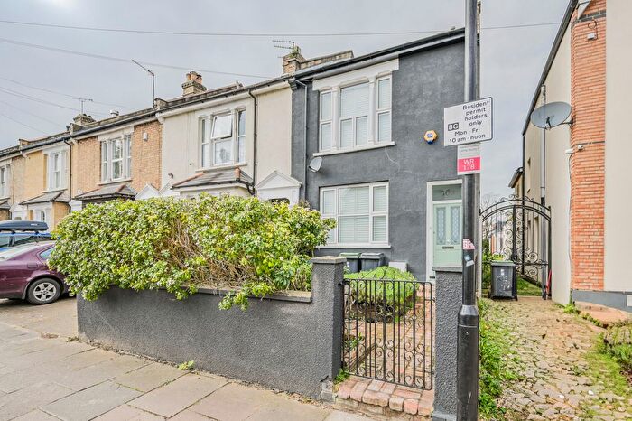 4 Bedroom End Of Terrace House For Sale In Whittington Road, London, N22