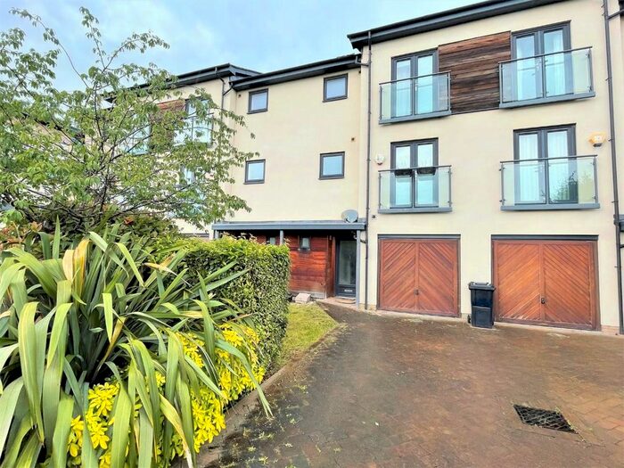 4 Bedroom Town House To Rent In Thirleby Road, Mill Hill, NW7