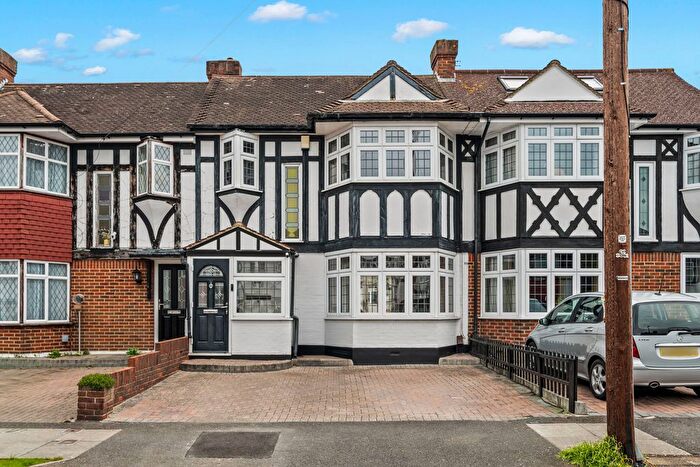 3 Bedroom Terraced House For Sale In Kingsbridge Road, Morden, SM4