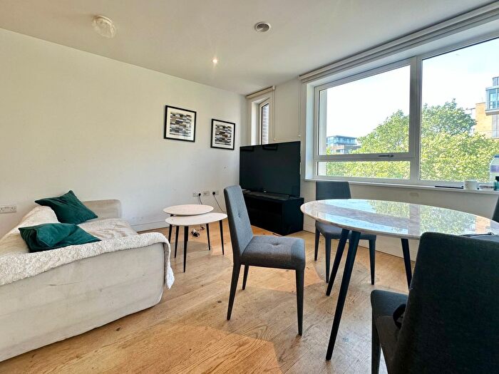 2 Bedroom Flat To Rent In Walworth Road, London, SE17