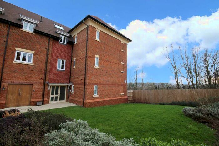 2 Bedroom Apartment To Rent In Charlock Place, Warfield, RG42