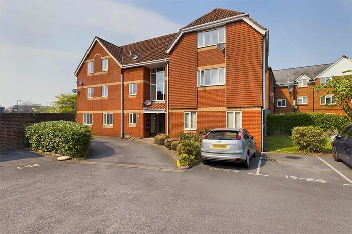 2 Bedroom Flat To Rent In Cobbett Court, Southampton, Hampshire, SO18