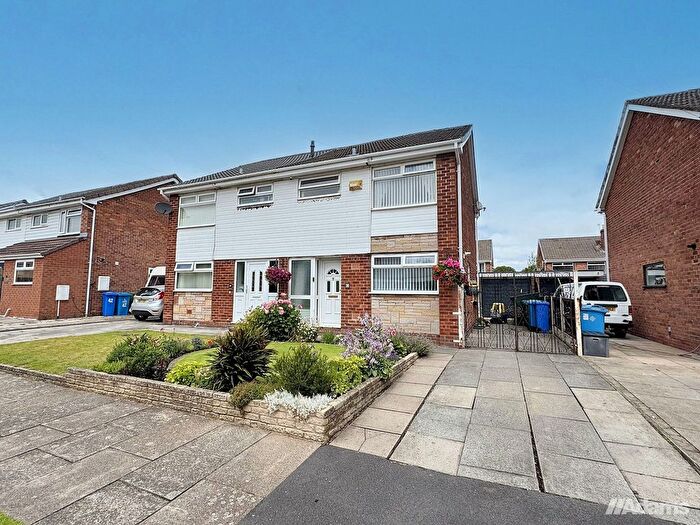 3 Bedroom Semi-Detached House For Sale In Minton Way, Widnes, WA8