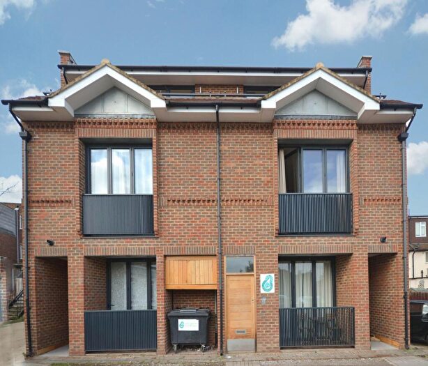 2 Bedroom Flat To Rent In Station Road West Wickham, BR4