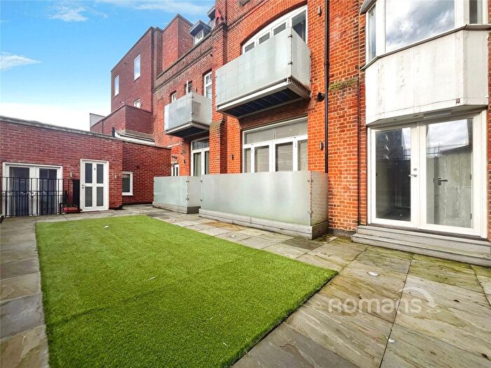 1 Bedroom Flat To Rent In High Street, Maidenhead, Berkshire, SL6