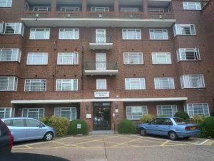 2 Bedroom Flat To Rent In Pembroke Hall, Mulberry Close, Hendon, NW4