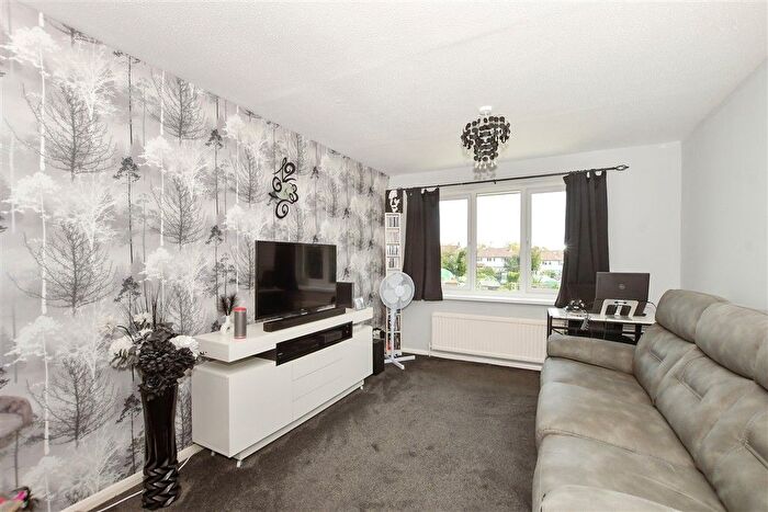 1 Bedroom Maisonette For Sale In Hunter Road, Southgate, Crawley, West Sussex, RH10