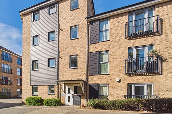 1 Bedroom Flat For Sale In Gladeside, Cambridge, CB4