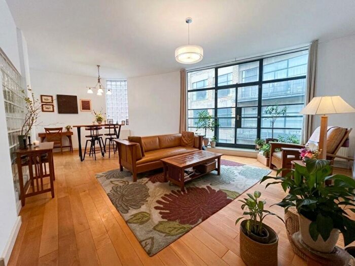 2 Bedroom Apartment For Sale In Commercial Street, London, E1
