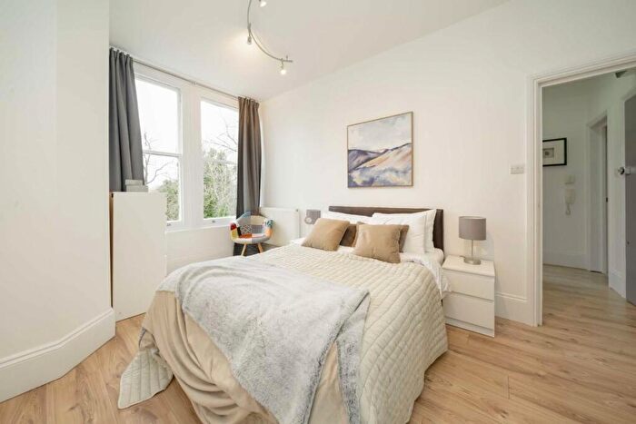 1 Bedroom Flat For Sale In Christchurch Avenue, Brondesbury Park, NW6