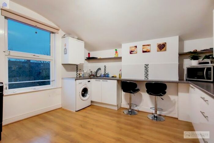 1 Bedroom Flat To Rent In Louisville Road, Tooting Bec, SW17