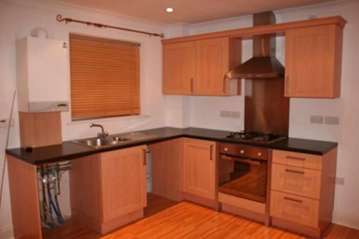 2 Bedroom Flat To Rent In Nestles Avenue, Hayes, UB3