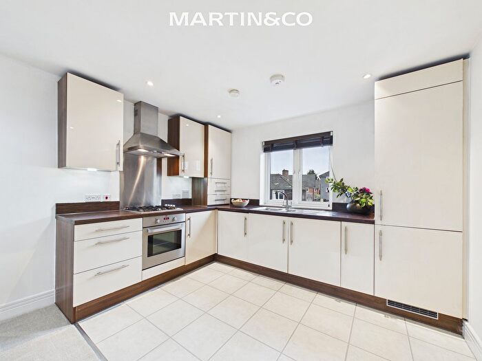 1 Bedroom Flat For Sale In Wapshott Road, Staines-Upon-Thames, TW18