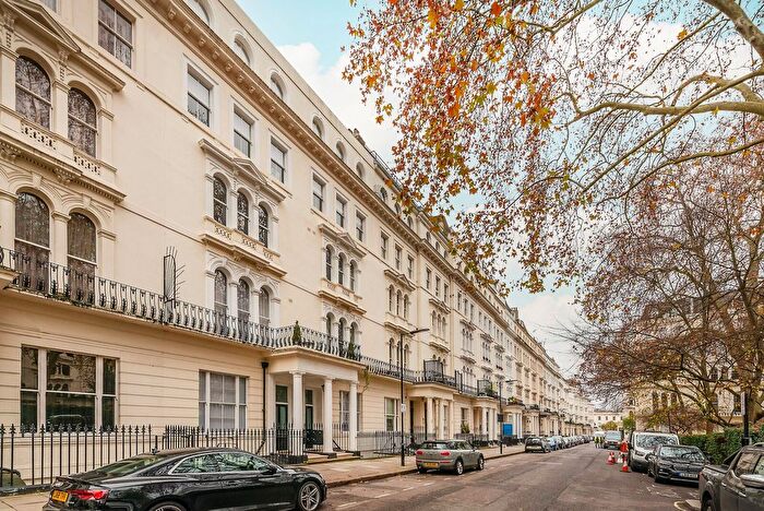 Studio To Rent In Kensington Gardens Square, Bayswater, London, W2
