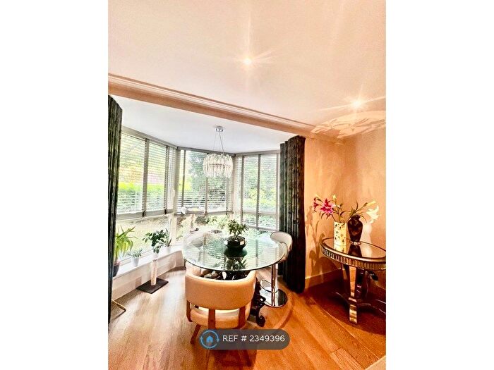 2 Bedroom Flat To Rent In Queens Terrace Balmoral Court, London, NW8