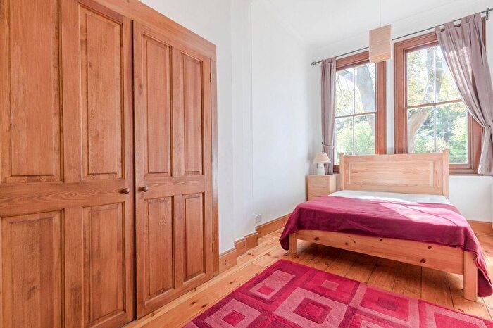 2 Bedroom Flat For Sale In Camperdown House, Alma Road, Windsor, SL4