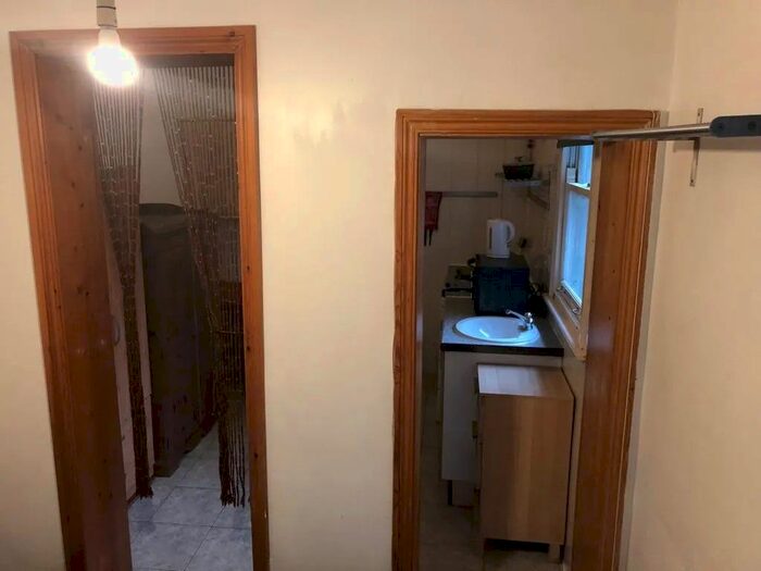 Studio To Rent In Benwell Road, London, N7