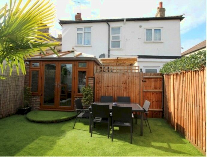 3 Bedroom Maisonette To Rent In Coopers Lane, Potters Bar, EN6