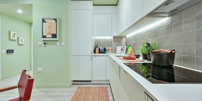 2 Bedroom Flat To Rent In Montfichet Road, Stratford, E20