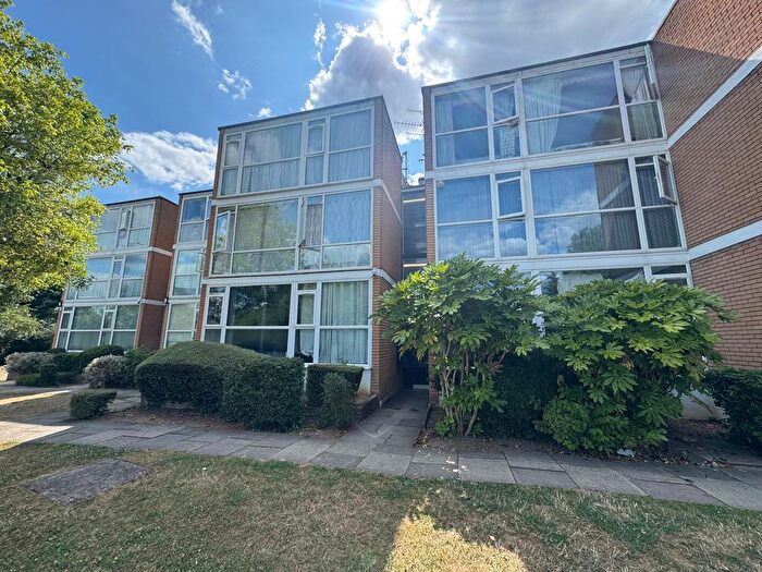 2 Bedroom Flat To Rent In Fieldview Court, Kingsbury, NW9