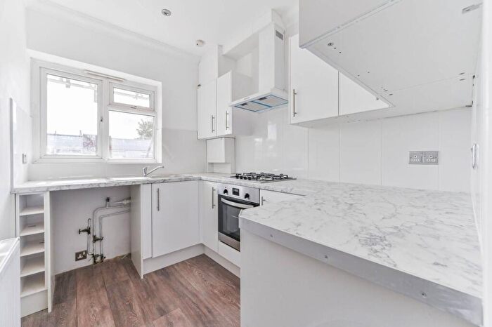 2 Bedroom Flat For Sale In Cresswell Road, South Norwood, London, SE25