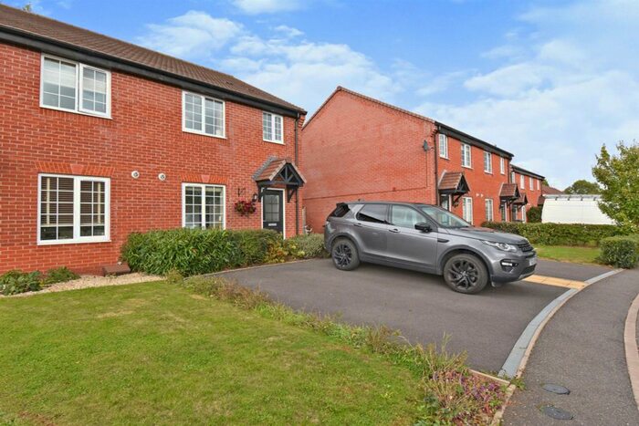 3 Bedroom Semi-Detached House For Sale In Lanthorne Close, Martley, Worcester, WR6