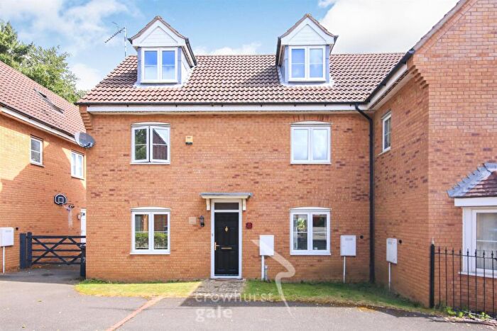 4 Bedroom Semi-Detached House For Sale In Dorset Close, Cawston, Rugby, CV22