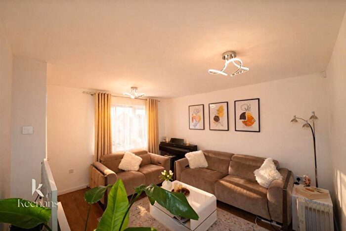 3 Bedroom Semi Detached House For Sale In Bridleway Close, Bury, BL8