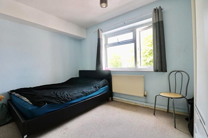 2 Bedroom Flat To Rent In Bishopsford Road, Morden, SM4