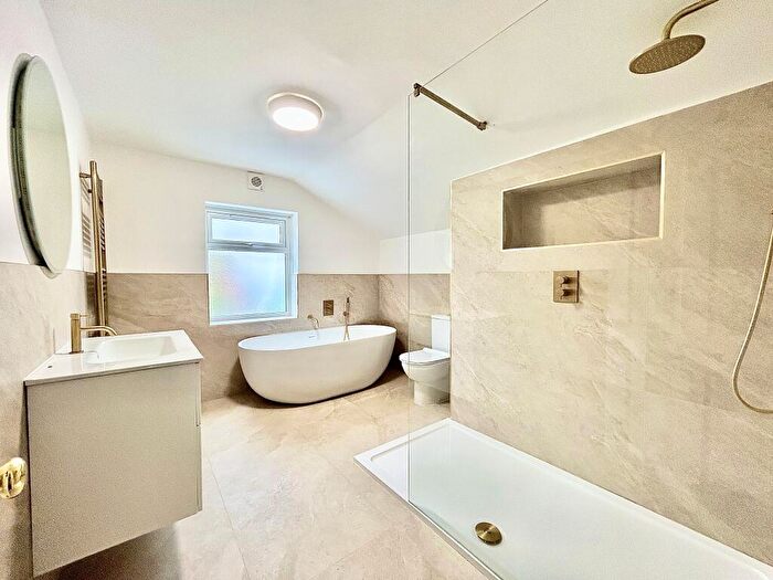 2 Bedroom House To Rent In Brookdale Road, Walthamstow, E17