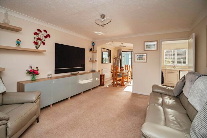 3 Bedroom Detached House For Sale In Pauls Way, Crossways, Dorchester, DT2