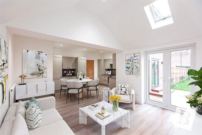 2 Bedroom Maisonette To Rent In Tees Drive, Noak Hill, RM3