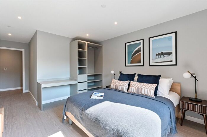 3 Bedroom Flat To Rent In Spinners Yard, Spinners Lane, LS7