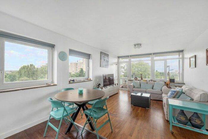 2 Bedroom Flat To Rent In Fitzhugh Grove, London, SW18