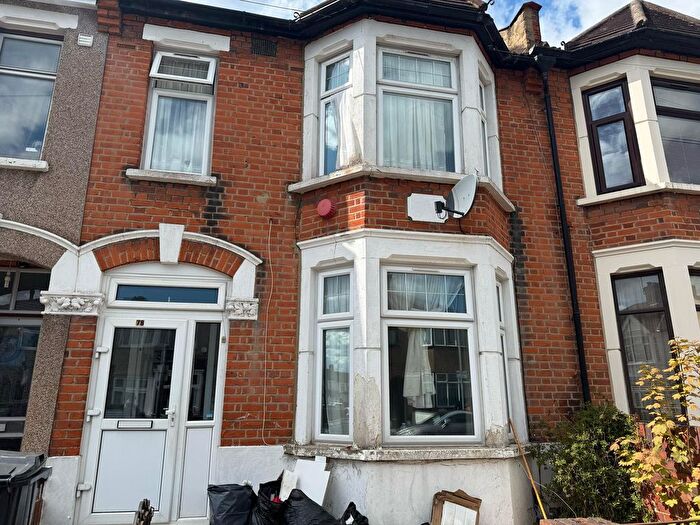 4 Bedroom Terraced House To Rent In Highbury Gardens, Ilford, IG3