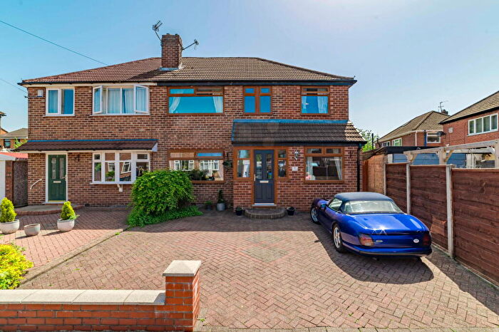 4 Bedroom Semi-Detached House For Sale In Yarwood Close, Heywood, OL10