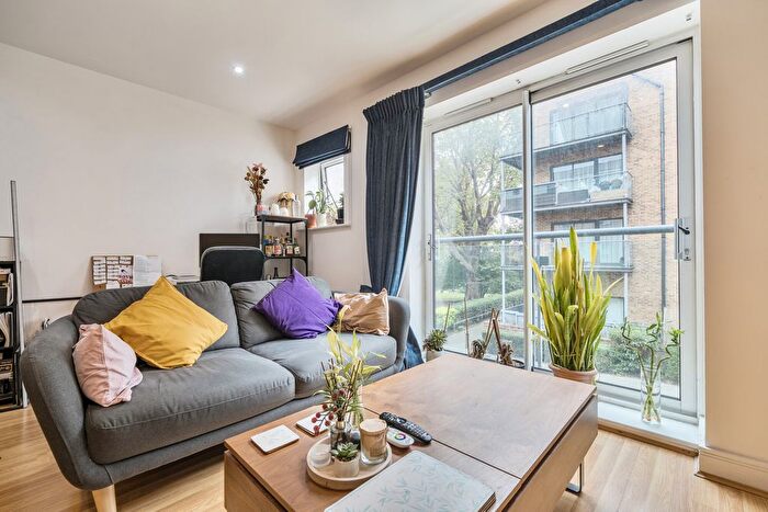 2 Bedroom Flat For Sale In Hither Green Lane, Hither Green, London, SE13