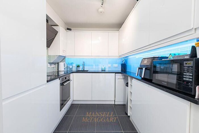 2 Bedroom Flat For Sale In Commonwealth Drive, Crawley, RH10