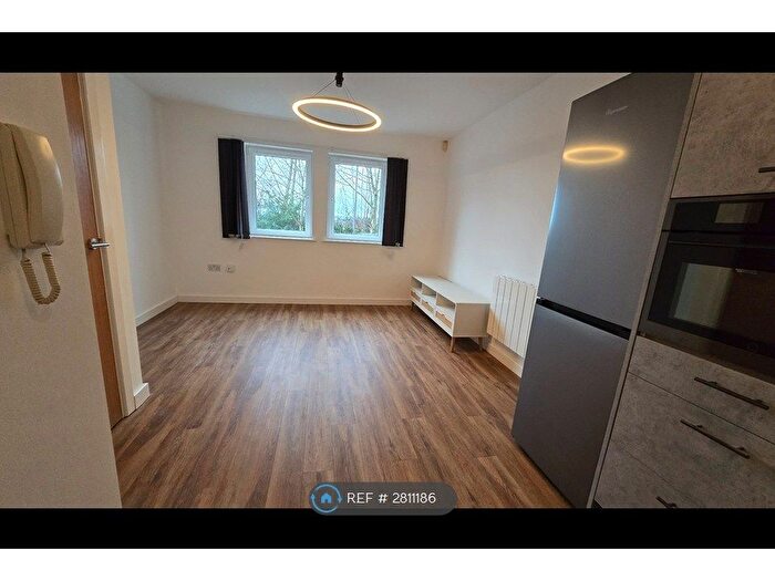 1 Bedroom Flat To Rent In Lunar, Bradford, BD3