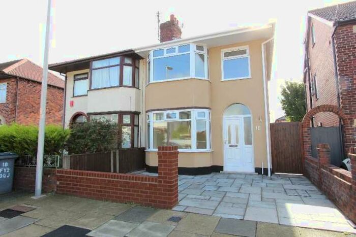 3 Bedroom Semi-Detached House To Rent In Blackpool, FY2 0qj #337121