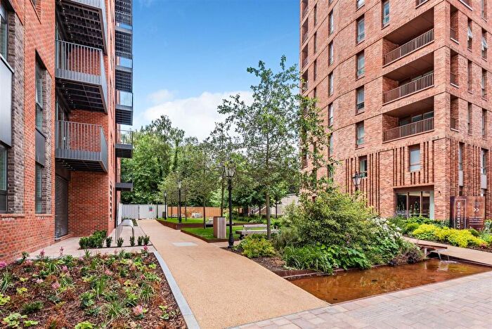 1 Bedroom Apartment For Sale In Blenheim Mansions, Alexandra Gate, Hornsey, N8