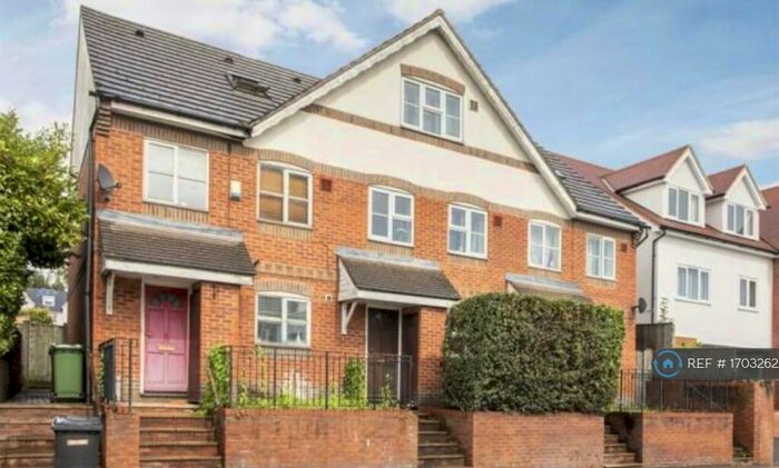 3 Bedroom Terraced House To Rent In London Road, High Wycombe, HP11