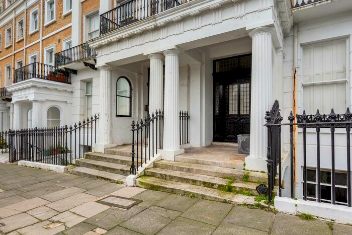 2 Bedroom Flat To Rent In Sussex Square, Brighton, East Sussex, BN2