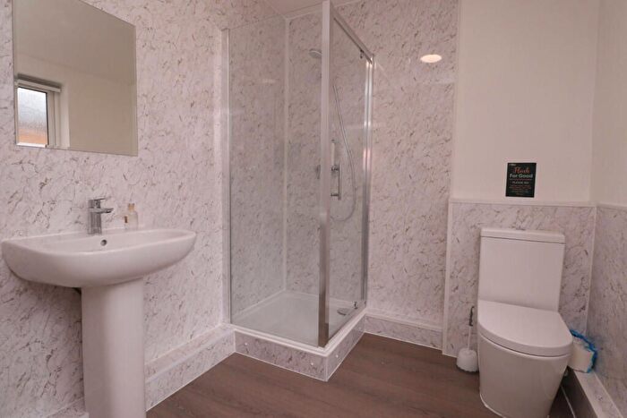 4 Bedroom Flat To Rent In Cross Street, Lincoln, LN5
