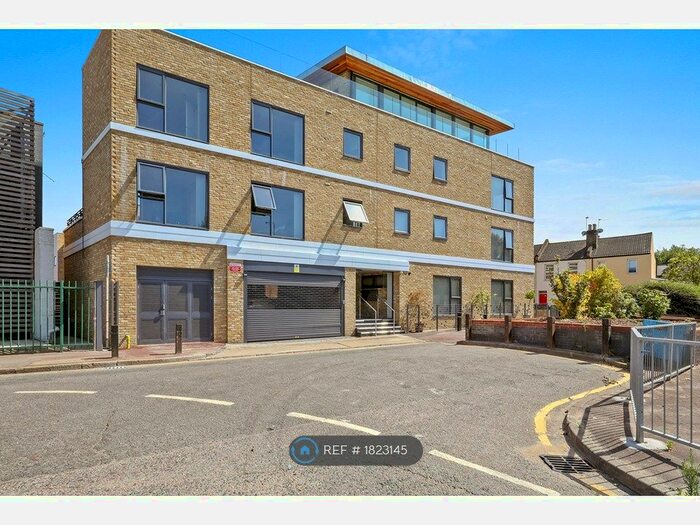 3 Bedroom Flat To Rent In Horn Lane, Greenwich, SE10