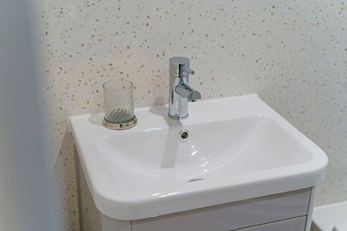 2 Bedroom Flat To Rent In Clarendon Street, Leamington Spa, CV32